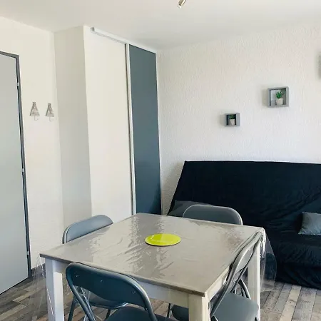 Apartment La Pinede